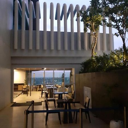 Bess Mansion Apartment, 16Th Floor Surabaya Luaran gambar